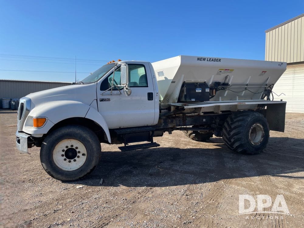 2006 Ford F-750 Equipment Image0