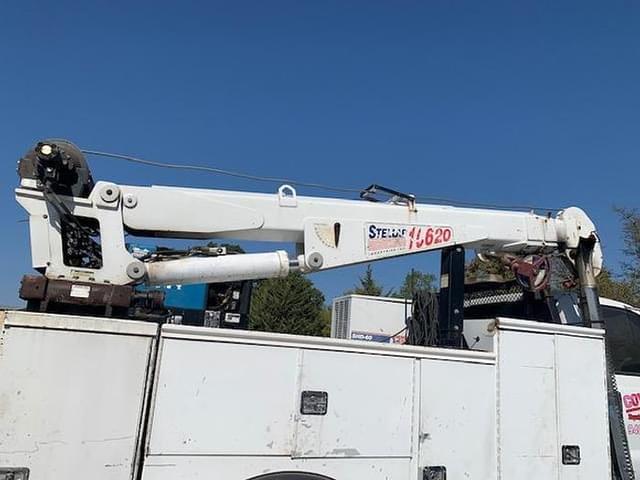 Image of Ford F-750 equipment image 4