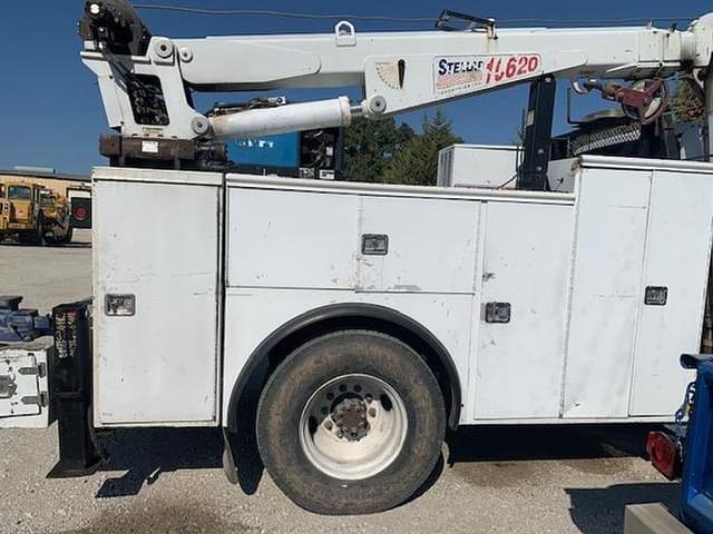 Image of Ford F-750 equipment image 2