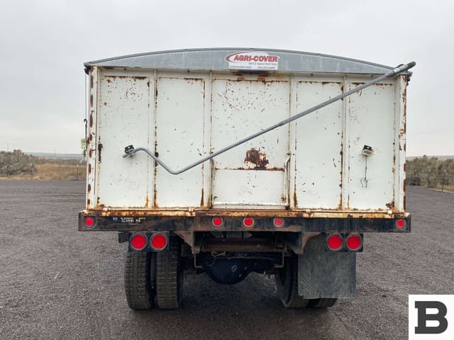 Image of Ford F-750 equipment image 4