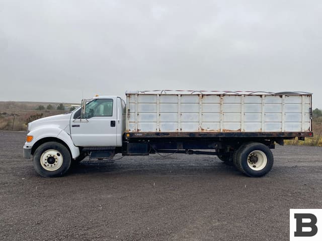 Image of Ford F-750 equipment image 2