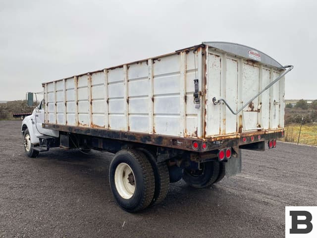 Image of Ford F-750 equipment image 3