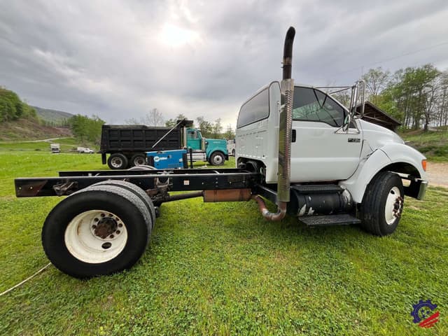Image of Ford F-750 equipment image 3