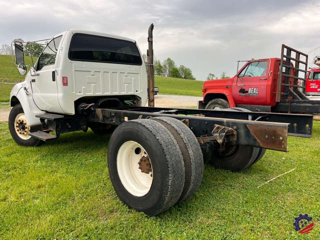 Image of Ford F-750 equipment image 2
