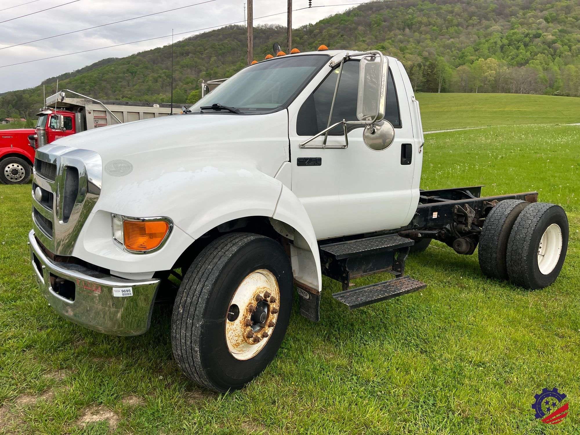 2006 Ford F-750 Equipment Image0