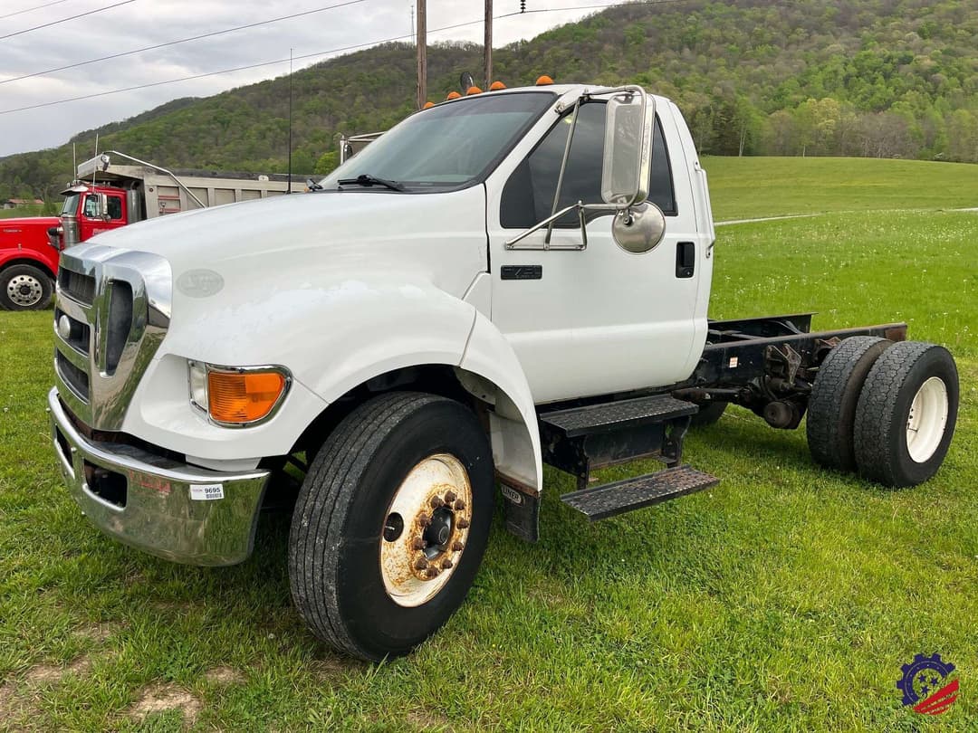 Image of Ford F-750 Primary image