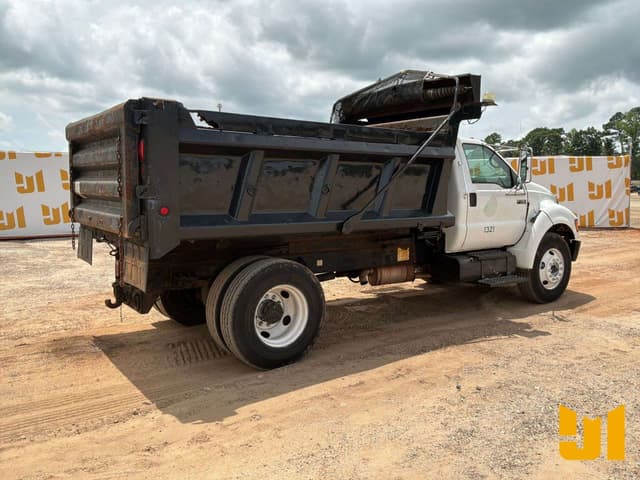 Image of Ford F-750 equipment image 4