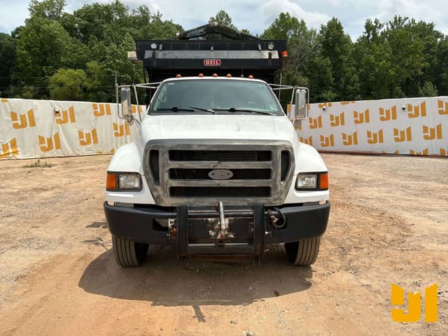 Image of Ford F-750 equipment image 1