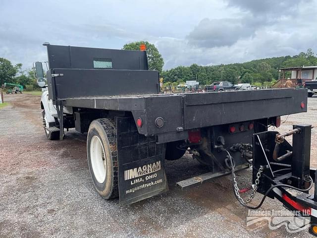 Image of Ford F-750 equipment image 3