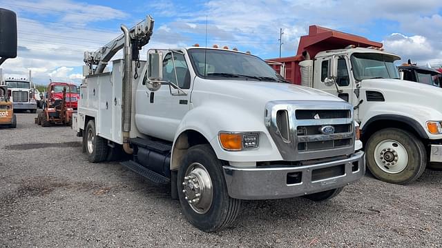 Image of Ford F-750 equipment image 2