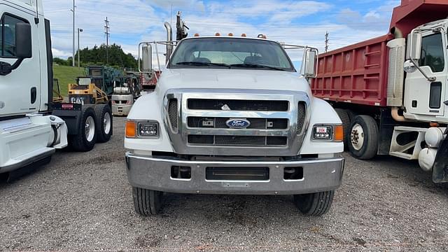 Image of Ford F-750 equipment image 1