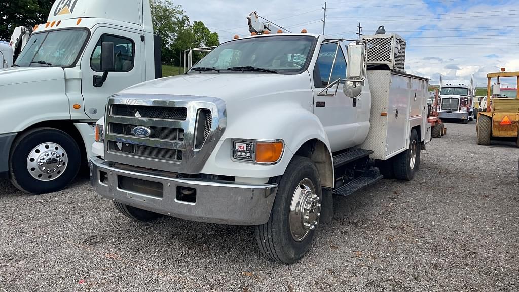 Image of Ford F-750 Primary image