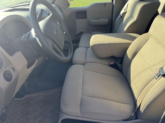 Image of Ford F-150 equipment image 4