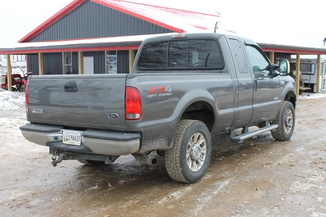 Image of Ford F-250 equipment image 4