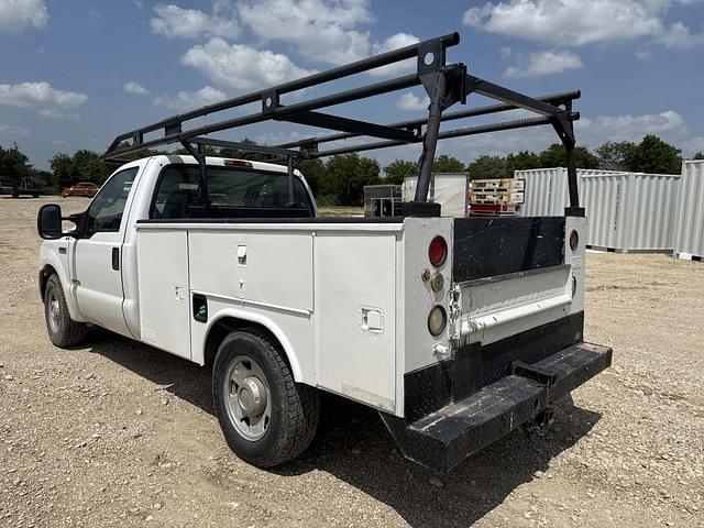 Image of Ford F-250 equipment image 2