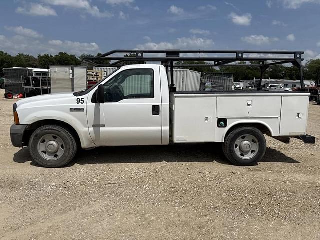 Image of Ford F-250 equipment image 1