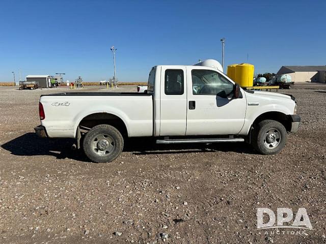 Image of Ford F-250 equipment image 2