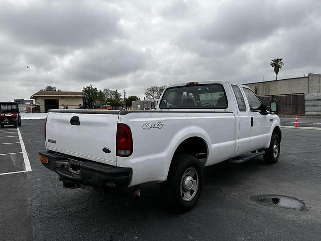 Image of Ford F-250 equipment image 2