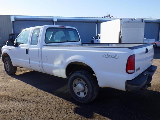 Image of Ford F-250 equipment image 3