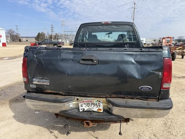 Image of Ford F-250 equipment image 3