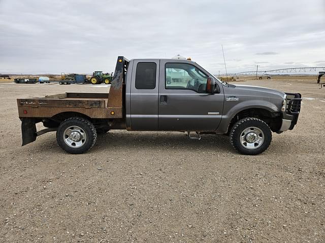 Image of Ford F-250 equipment image 3