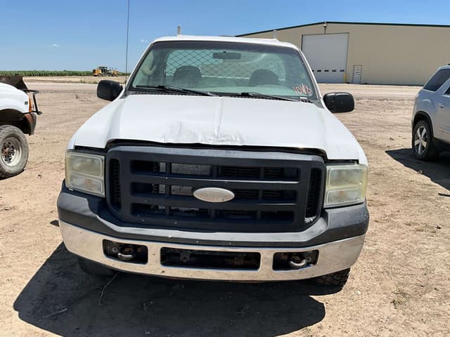 Image of Ford F-250 equipment image 3
