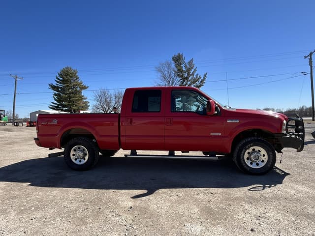 Image of Ford F-250 equipment image 2