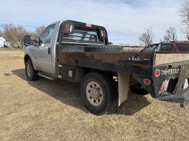 Image of Ford F-250 equipment image 2