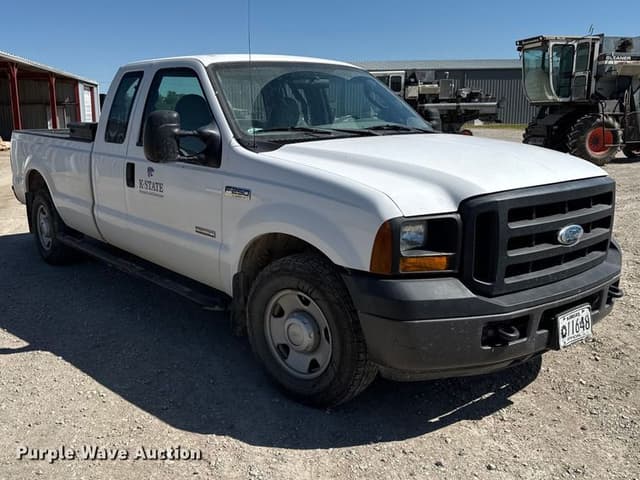 Image of Ford F-250 equipment image 2