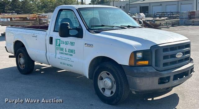 Image of Ford F-250 equipment image 2