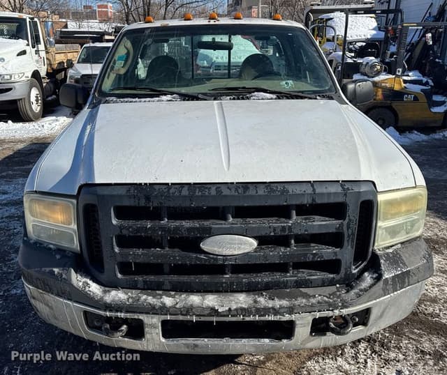Image of Ford F-250 equipment image 1