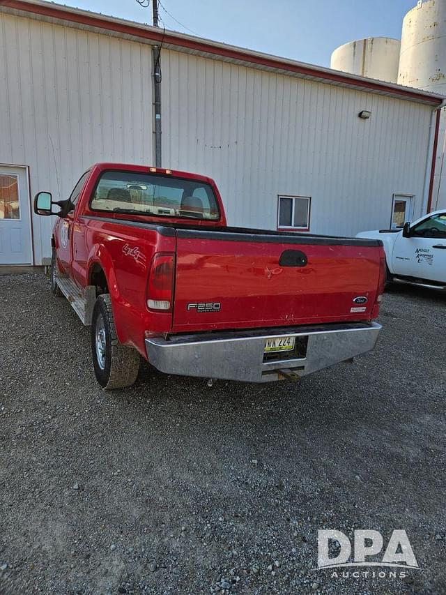 Image of Ford F-250 equipment image 1