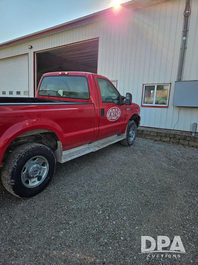 Image of Ford F-250 equipment image 2