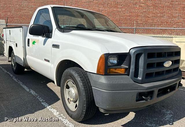 Image of Ford F-250 equipment image 2