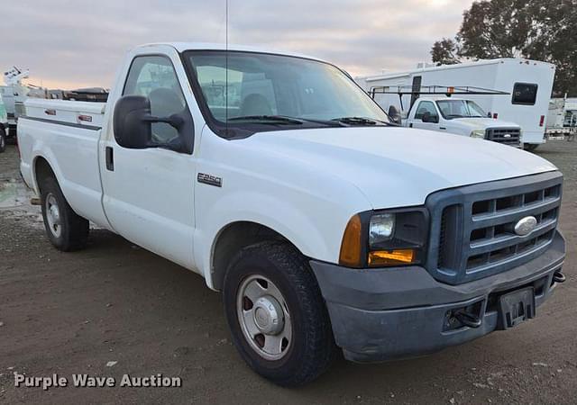 Image of Ford F-250 equipment image 2