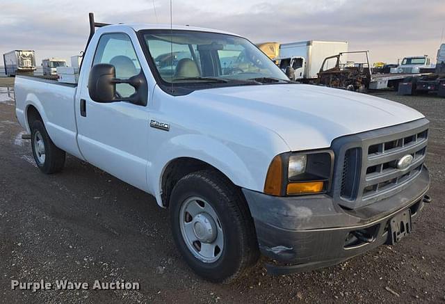 Image of Ford F-250 equipment image 2