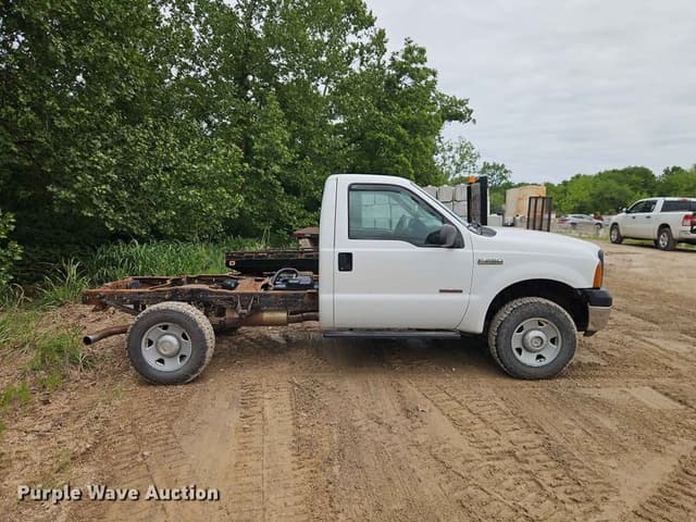 Image of Ford F-250 equipment image 3