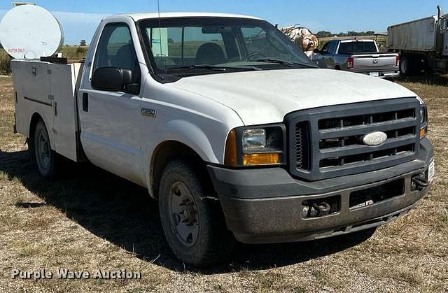 Image of Ford F-250 equipment image 2