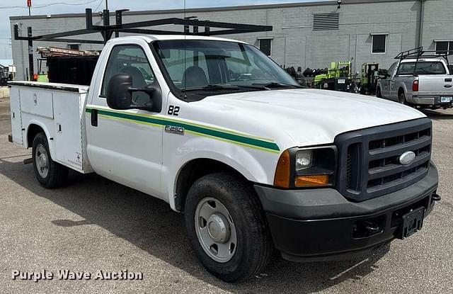 Image of Ford F-250 equipment image 2