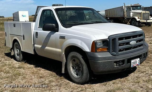 Image of Ford F-250 equipment image 2