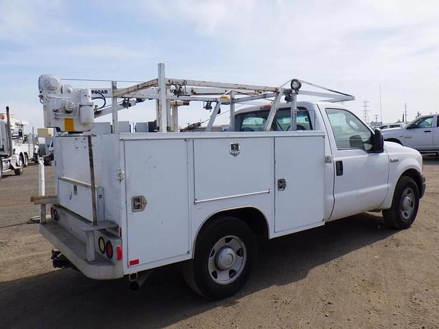 Image of Ford F-250 equipment image 2