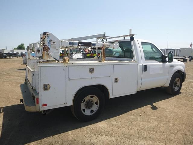 Image of Ford F-250 equipment image 2
