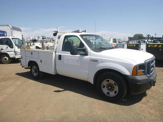Image of Ford F-250 equipment image 1