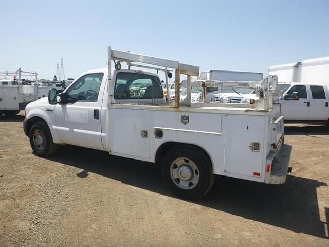 Image of Ford F-250 equipment image 3