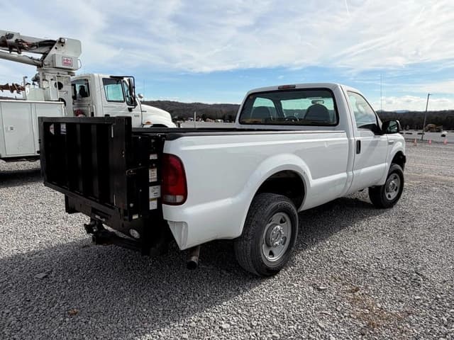 Image of Ford F-250 equipment image 3