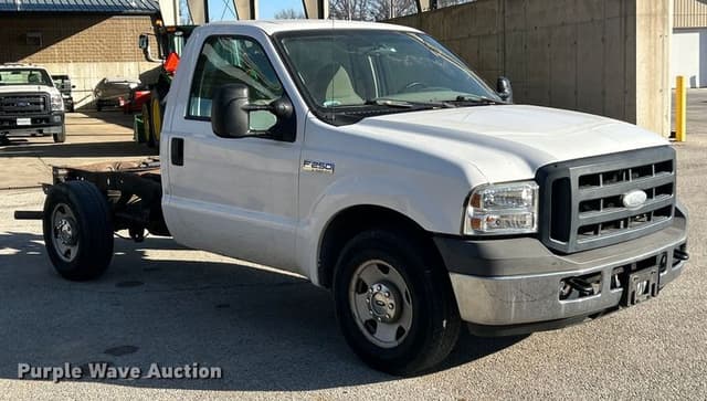 Image of Ford F-250 equipment image 2