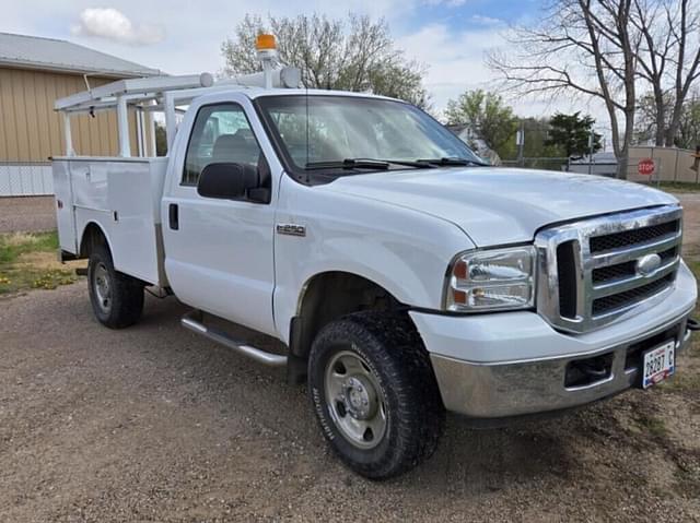 Image of Ford F-250 equipment image 2