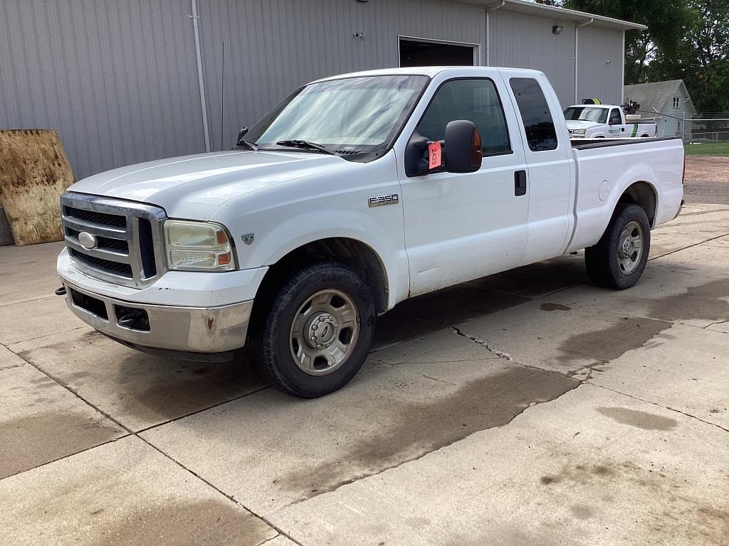 Image of Ford F-350 Primary image