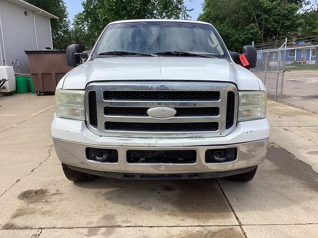 Image of Ford F-350 equipment image 1