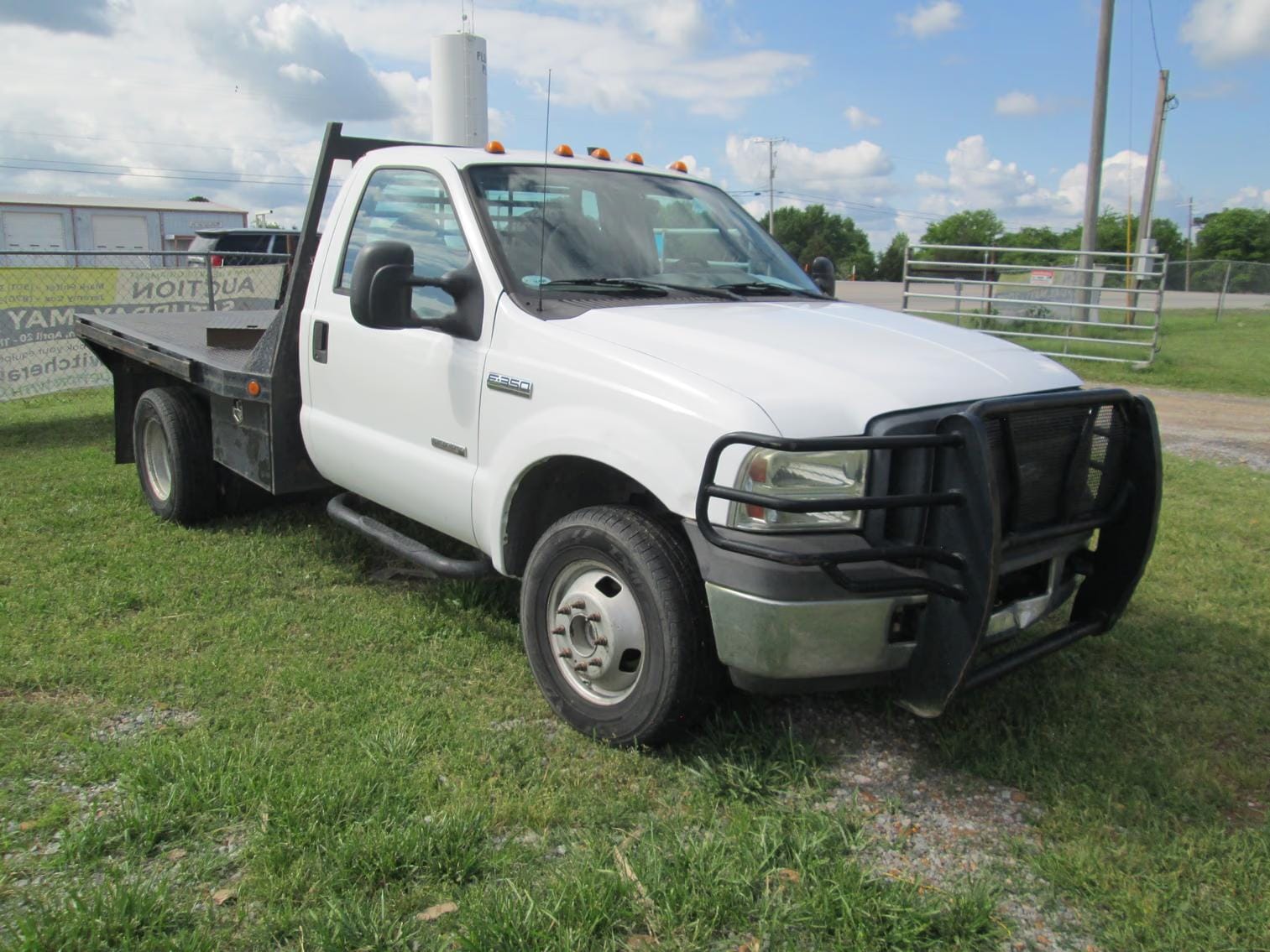 2006 Ford F-350 Equipment Image0